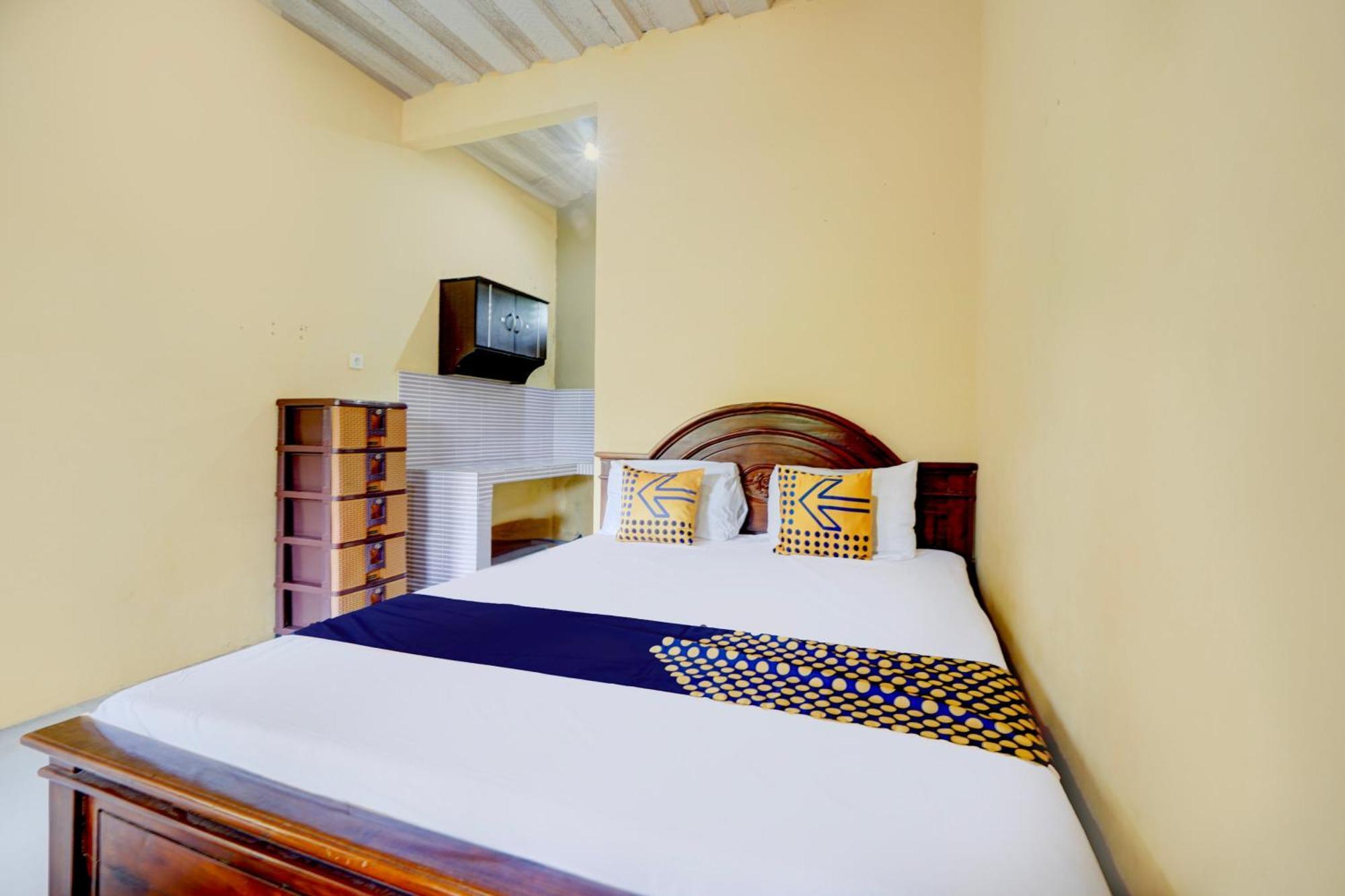 Spot On 93014 Griya Nautika Sukodono Hotel Sidoarjo