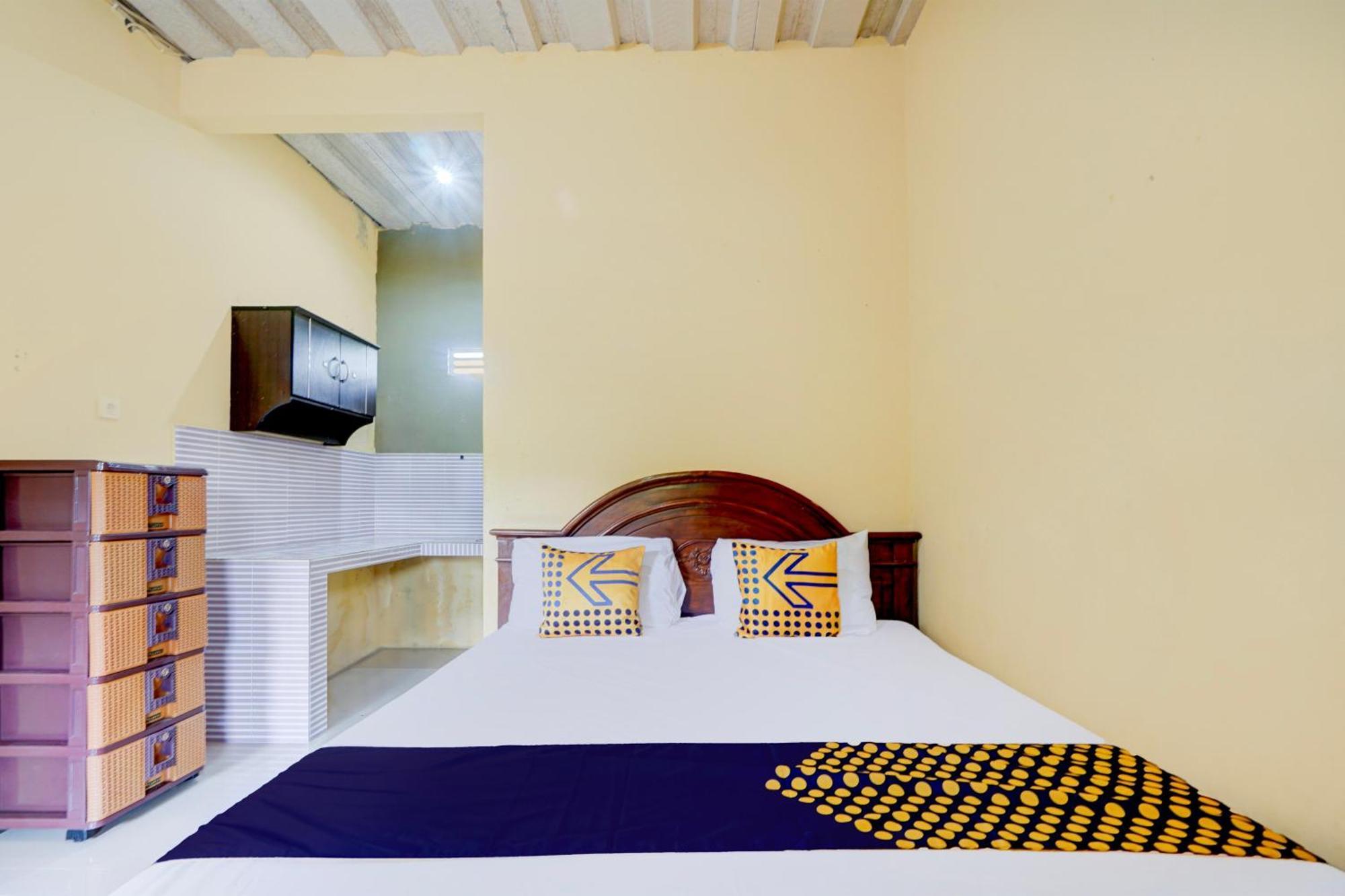 Spot On 93014 Griya Nautika Sukodono Hotel